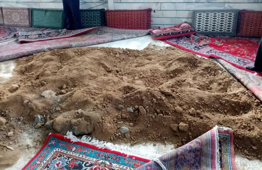 حفاری غیر مجاز در یک امامزاده در شهرستان گلپایگان