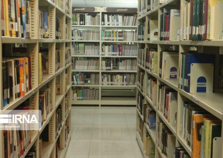 کتاب‌های خاک خورده در قفسه‌ها و وابستگی به گوشی‌های هوشمند