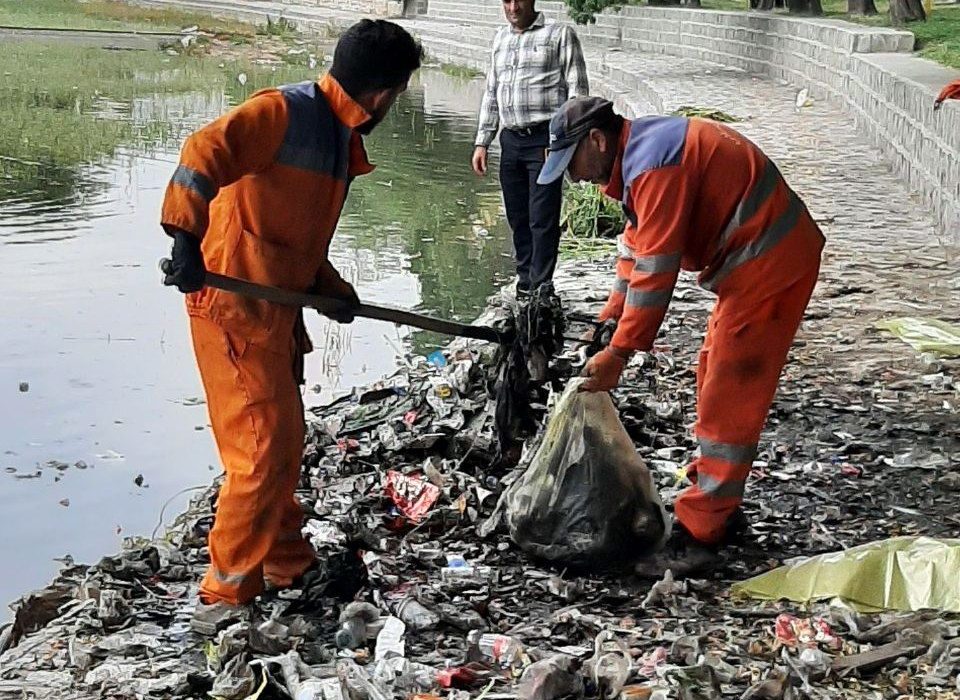 جاروهایی که روی اشتباهات ما کشیده می شود