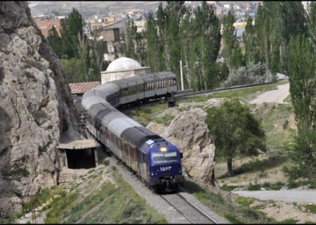 قطار گردشگری مثلث طلایی راه‌اندازی شد