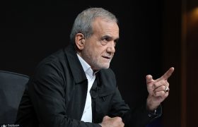 تذکر رئیس جمهور به محافظش؛ بگذار عکس بگیره / فیلم