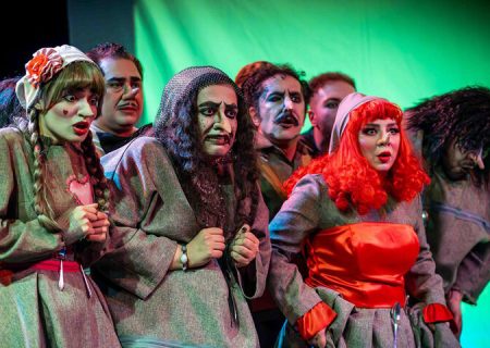 تمدید اجرای «ریش فیدل ، غبغب مرکل»